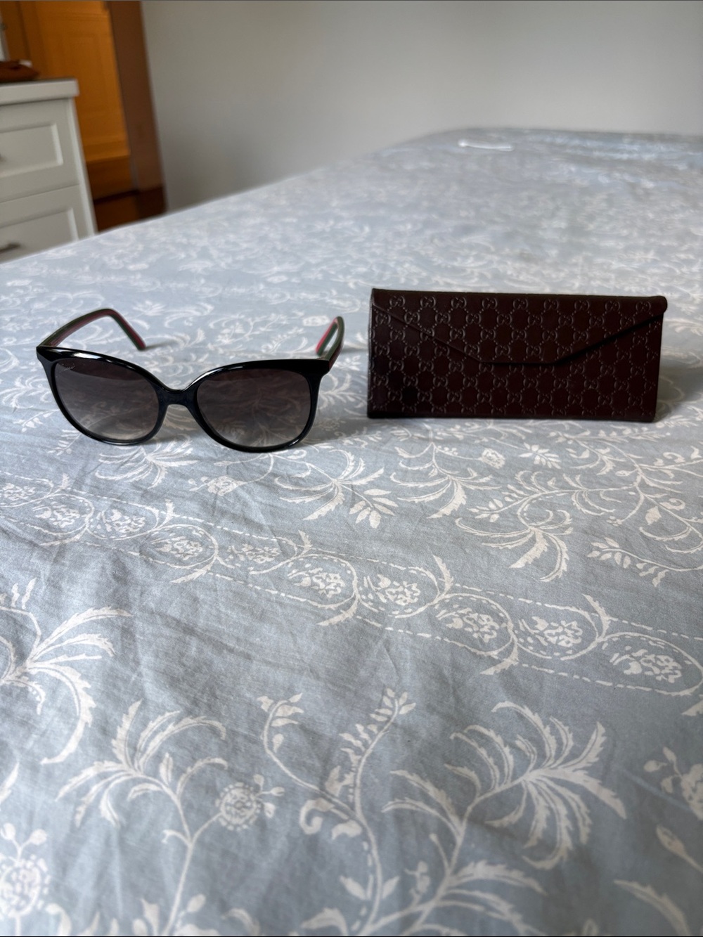 Gucci Black Cat-Eye Sunglasses with Brown Logo Case